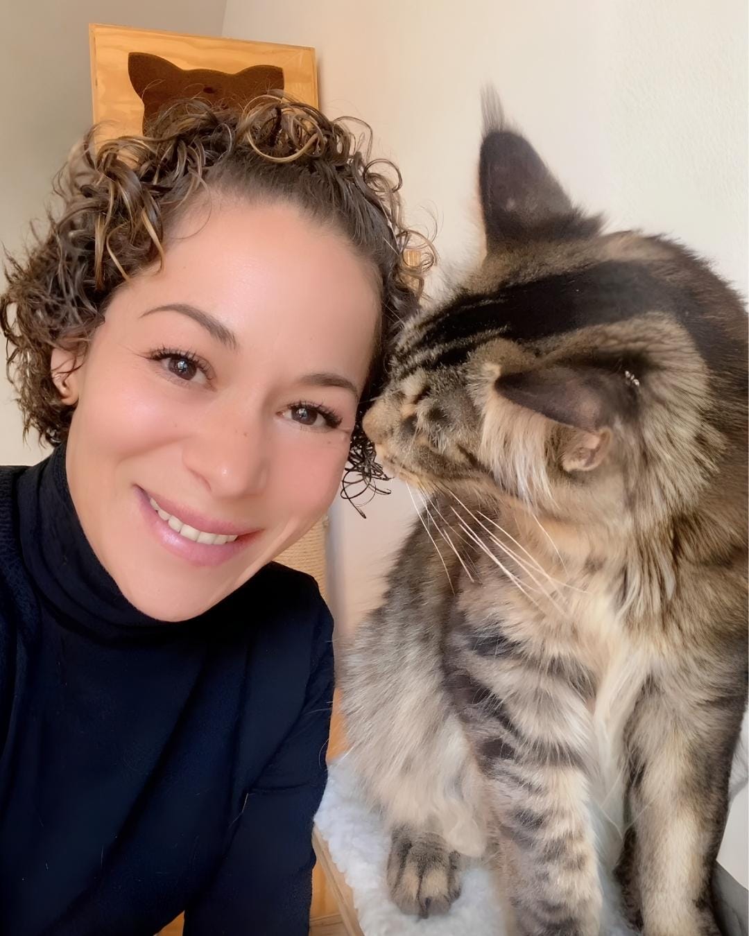 Yeny Lavizcat terapeuta de gatos especialista en comportamiento felino